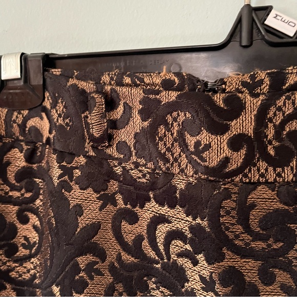 Ornamental Lace Pencil Skirt - Picture 9 of 11